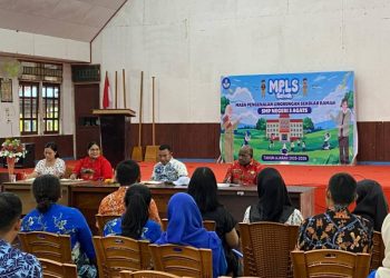 Kunjungi SMP Persiapan Negeri 3 Agats, Bupati Asmat Beri Motivasi Kepada Siswa OAP 