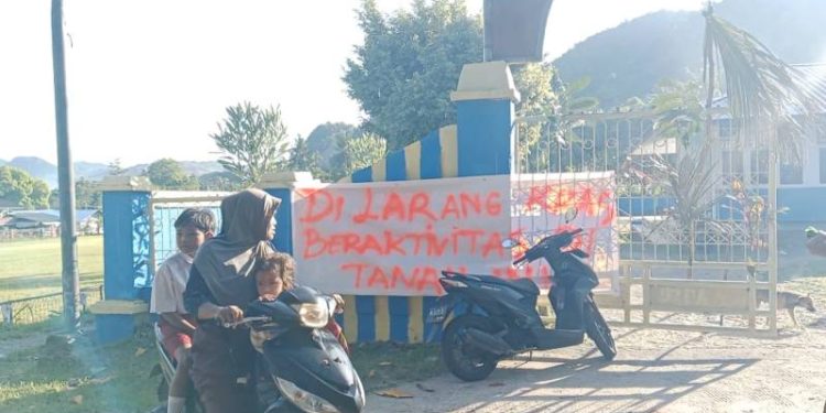 Sekolah Dipalang, Ratusan Siswa SDN Inpres Yoka dan SMPN 7 Jayapura “Terusir” dari Ruang Kelas