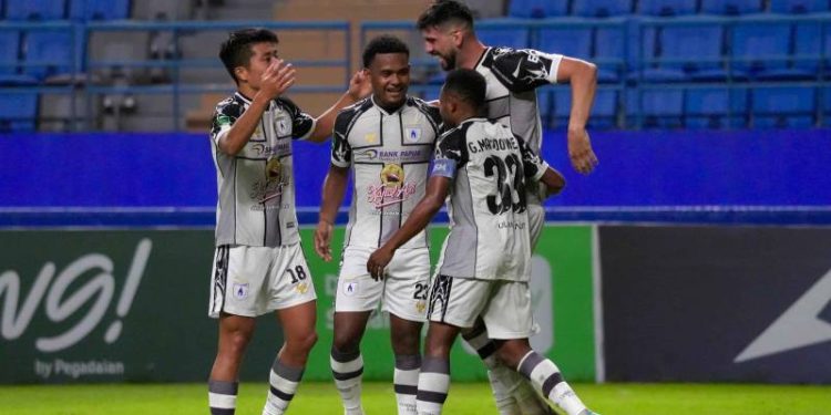 Persiba Balikpapan Takluk dari Persipura, Nil Maizar Soroti Keputusan Penalti Wasit