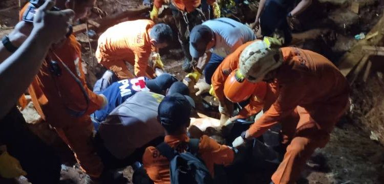Tim SAR Gabungan Berhasil Evakuasi Korban Longsor di Batu Putih Jayapura dalam Kondisi Meninggal Dunia