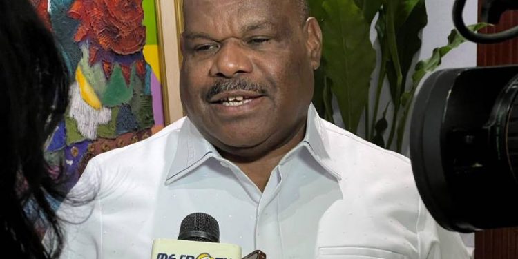 Berikan Jaminan, Bupati Didimus Buka Kembali Buku RSUD Dekai dan Tiga Puskesmas