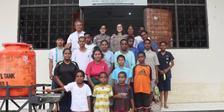 Sentuhan Humanis di Jayapura: Satgas Damai Cartenz 2026 Sambangi Panti Asuhan Pelangi