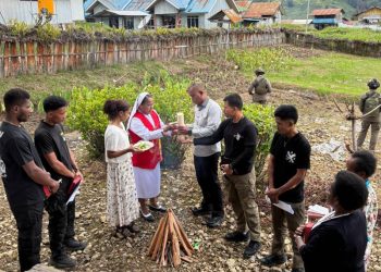 Sejuknya Paskah di Sinak, Saat Satgas Damai Cartenz Jaga Kedamaian Ibadah Umat