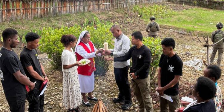 Sejuknya Paskah di Sinak, Saat Satgas Damai Cartenz Jaga Kedamaian Ibadah Umat