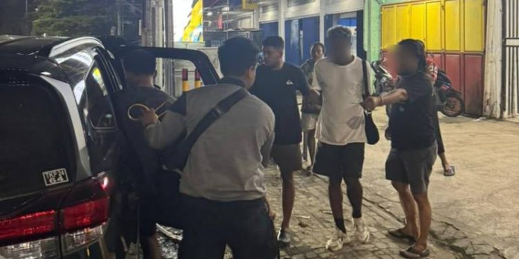 Polres Jayapura Ringkus Pelaku Pengeroyokan Maut di Hawai Dua TSK Masih Buron